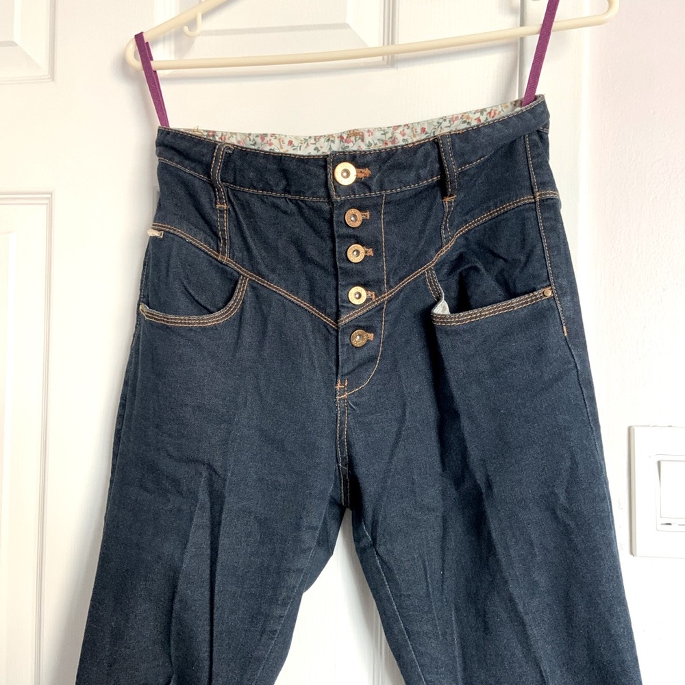 Dark High Waisted ButtonUp skinny jeans in size 27